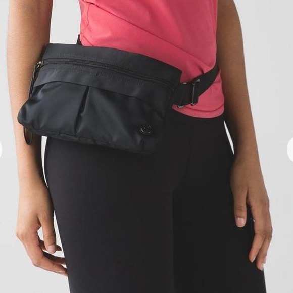 Lululemon Everywhere Belt Bag Black Crossbody Fanny Pack - Picture 1 of 5